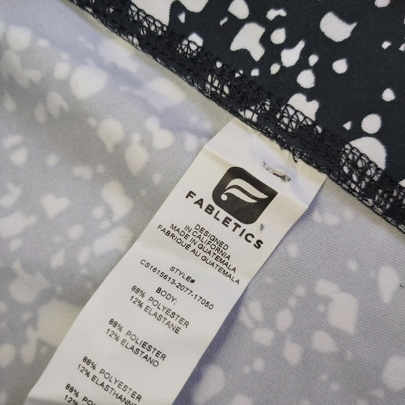 NWOT Fabletics Crop Bottoms Black/White L - Picture 6 of 11